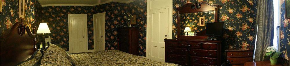 The Yankee Pedlar Inn Torrington Bagian luar foto