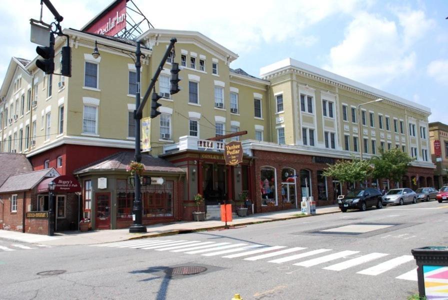 The Yankee Pedlar Inn Torrington Bagian luar foto