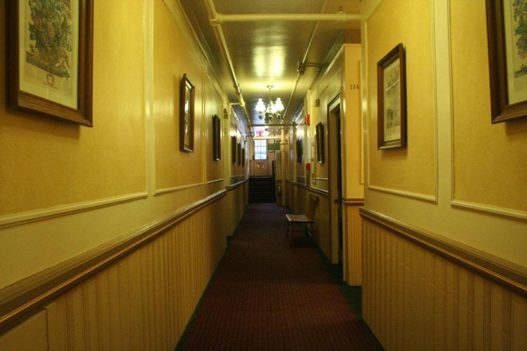 The Yankee Pedlar Inn Torrington Bagian luar foto